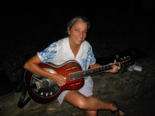 Gina-with-Mike-Dowling-guitar